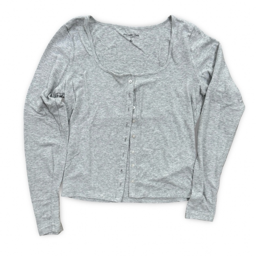 Abercrombie & Fitch Light Gray Essentials Shirt‎ Women’s size small
